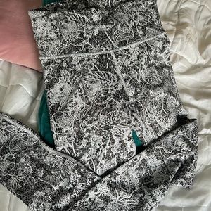 Athleta Elation Graffitti 7/8 Tight